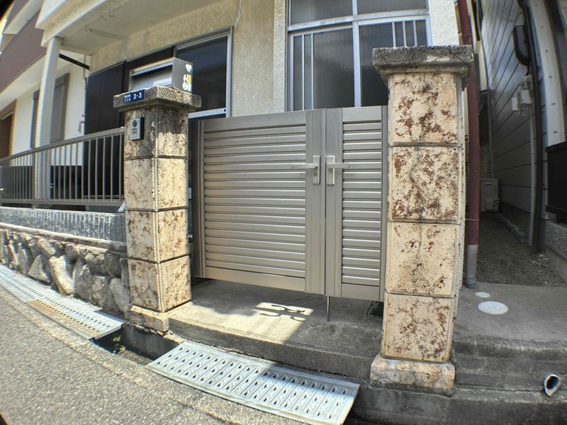 塚口本町7丁目戸建てのエントランス|清潔なエントランスです