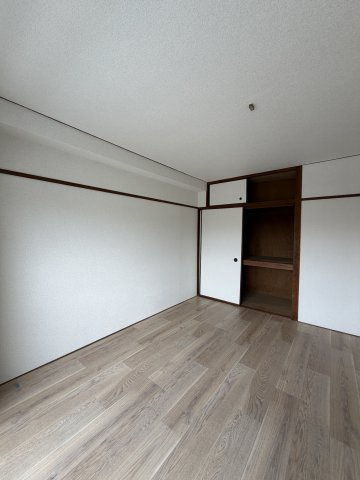 丸吉マンションの居間・リビング