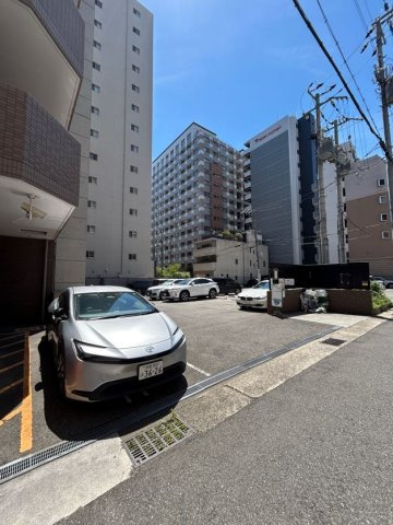 サムティグランツ神戸の駐車場