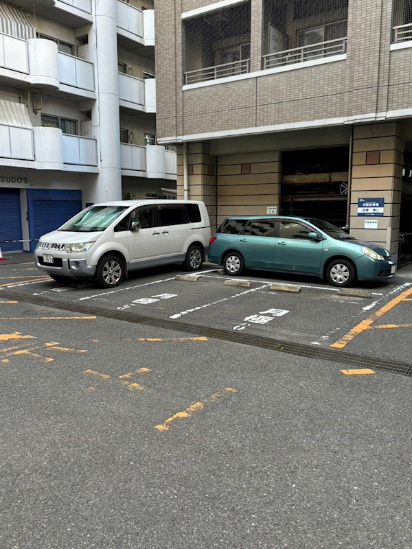 JSビルの駐車場