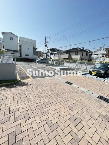 URサンラフレ鳴尾北　11号棟の駐車場|駐車場があるので、車を買う予定の方も安心です