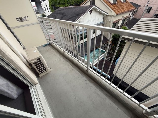 レオパレスコントワール御影石町のバルコニー