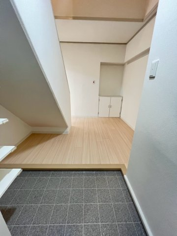 UR武庫川 11号棟の玄関