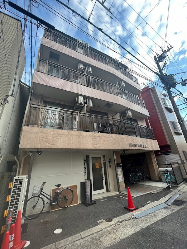 マンエイマンションの外観