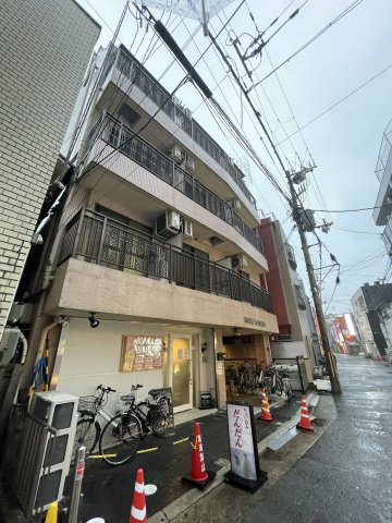 マンエイマンションの外観