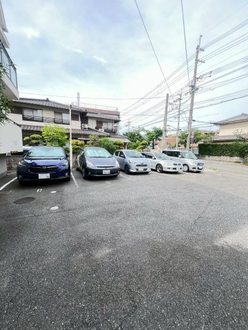 ハイム門戸の駐車場