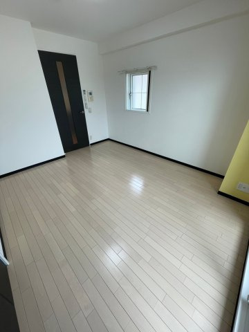 ビガーポリス１３３宝塚 の居間・リビング