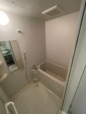 ビガーポリス１３３宝塚 の浴室