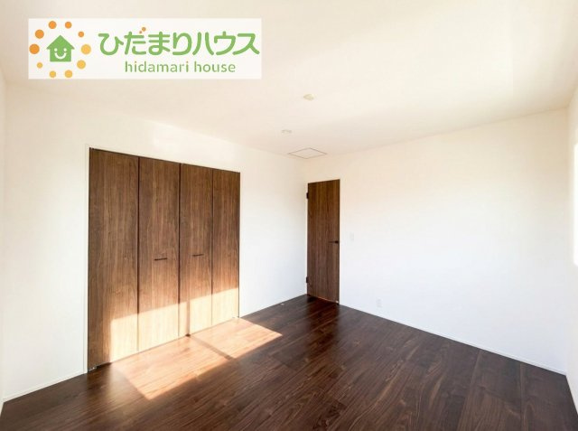 【寝室】 | 龍ケ崎市久保台2丁目第1期　新築戸建　1号棟 | 広めの主寝室は、ベッドの他にもパソコンデスクやドレッサーなども置けちゃいます(*^-^*)