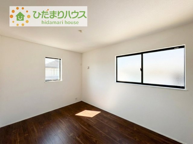 【洋室】 | 龍ケ崎市久保台2丁目第1期　新築戸建　1号棟 | 窓が多く、明るい空間を演出してくれます(*^^*)