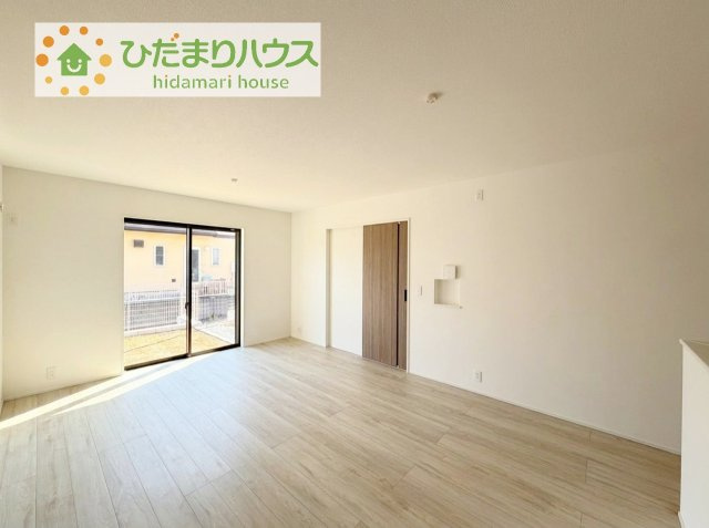 【居間・リビング】 | 龍ケ崎市久保台2丁目第1期　新築戸建　2号棟 | お子様が元気に遊べる広々としたリビングです！