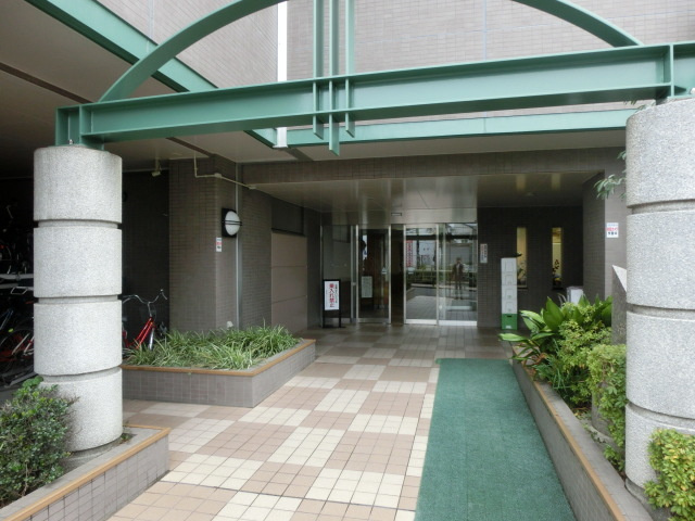 ハイホーム東青梅のエントランス