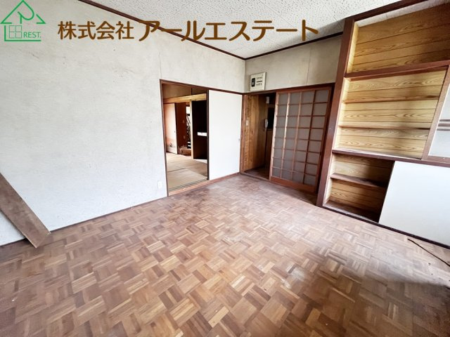 高砂市北浜町牛谷　　　山陽電鉄「曽根駅」徒歩16分の収納