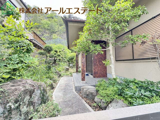 高砂市北浜町牛谷　　　山陽電鉄「曽根駅」徒歩16分の玄関