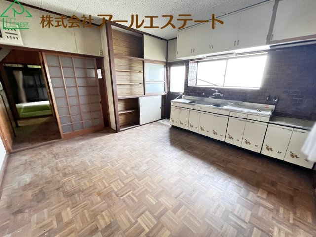 高砂市北浜町牛谷　　　山陽電鉄「曽根駅」徒歩16分の居間・リビング