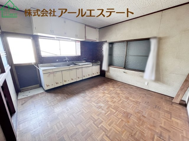 高砂市北浜町牛谷　　　山陽電鉄「曽根駅」徒歩16分の居間・リビング