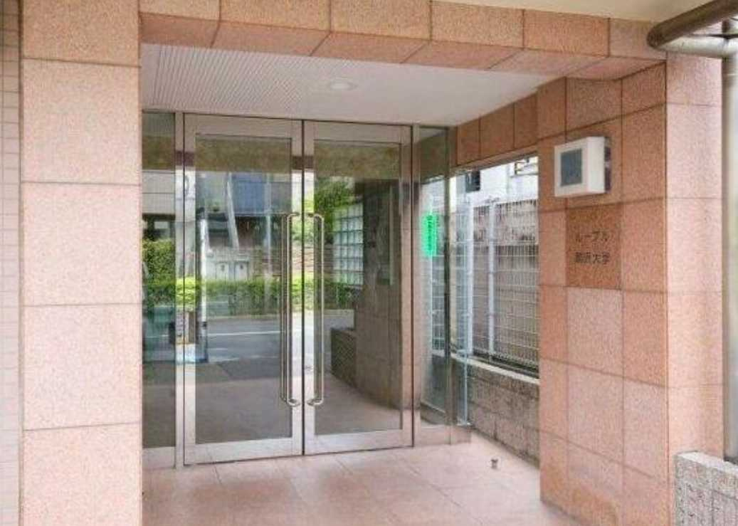 ルーブル駒沢大学　敷金0　バストイレ別　オートロックのエントランス