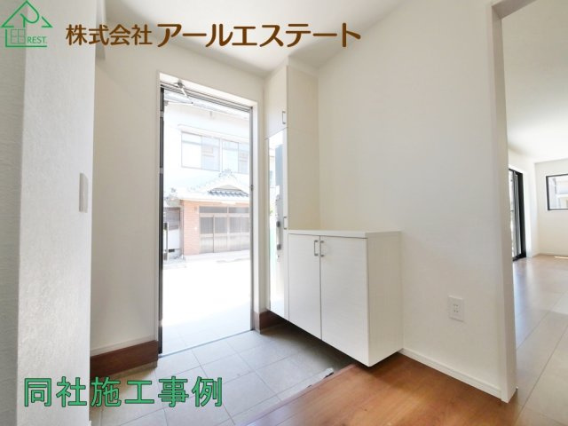 加古川市尾上町口里　　山陽電鉄「浜の宮駅」徒歩8分の玄関|同社施工事例