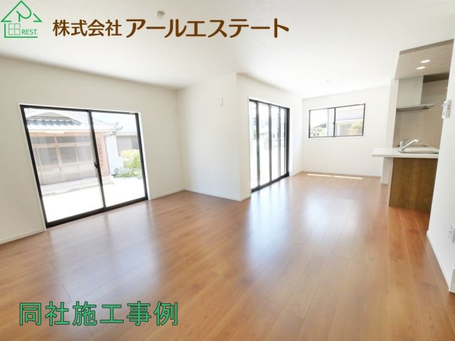 加古川市尾上町口里　　山陽電鉄「浜の宮駅」徒歩8分の居間・リビング|同社施工事例