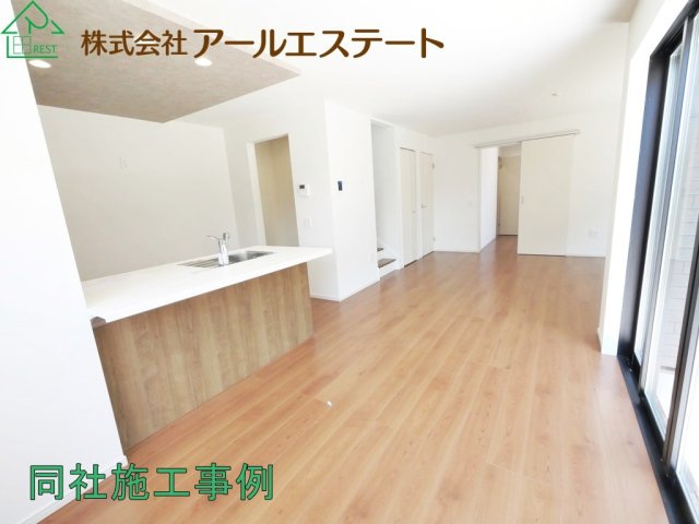 加古川市尾上町口里　　山陽電鉄「浜の宮駅」徒歩8分の居間・リビング|同社施工事例