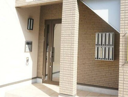 稲城市矢野口のアパートのエントランス