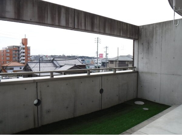 ＣＥＮＴＲＡＬ　ＦＥＲＳのバルコニー