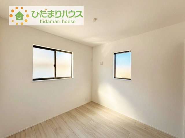 【洋室】 | 龍ケ崎市久保台2丁目第1期　新築戸建　3号棟 | 窓が多く、明るい空間を演出してくれます(*^^*)
