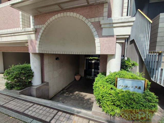イルシオンド芦屋のエントランス