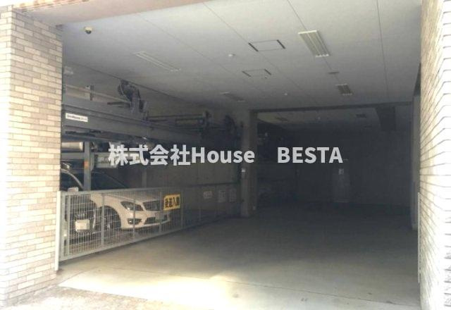 インペリアル新神戸の駐車場