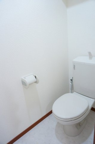 ベルメゾンⅢのトイレ|落ち着いた色調のトイレです