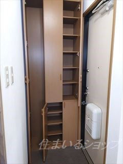 ハイカムール清水の玄関|大型シューズボックス