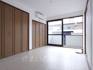 ハイカムール清水の居間・リビング|
