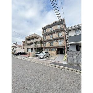 ドミトリー518の駐車場