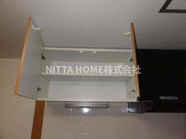 ベルメゾンの設備|キッチン上部に付いている収納です◎