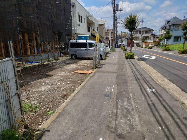 所沢市東所沢和田1丁目 全2棟 新築分譲住宅の前面道路含む現地写真
