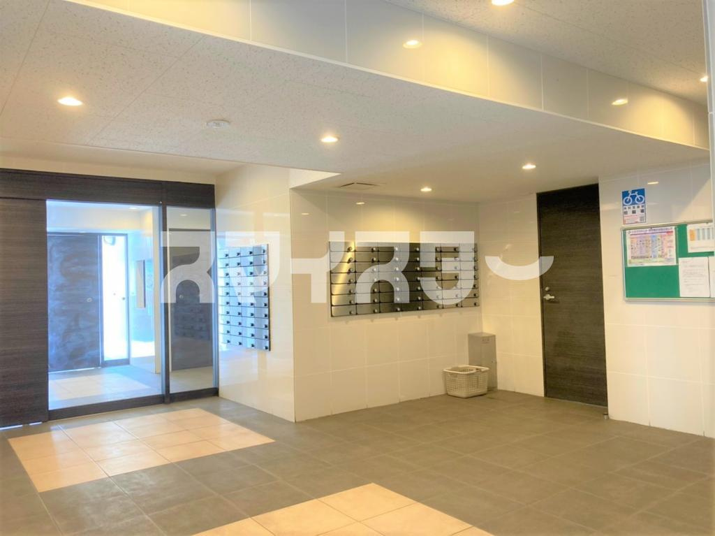 八王子市明神町４丁目の賃貸マンションのエントランス