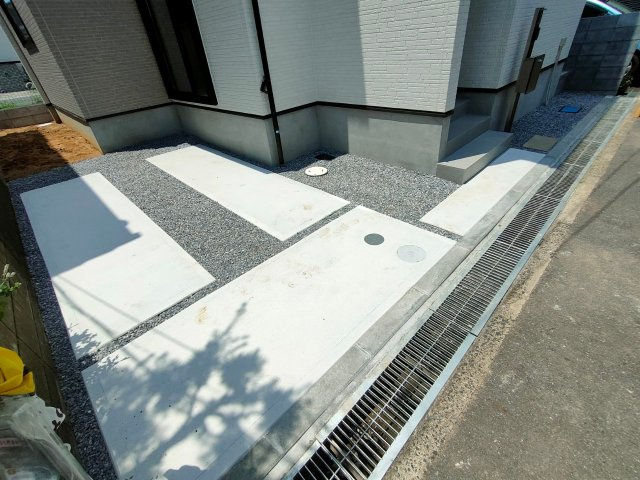 三郷市　彦糸1丁目　新築戸建　全2棟の駐車場|施工例です