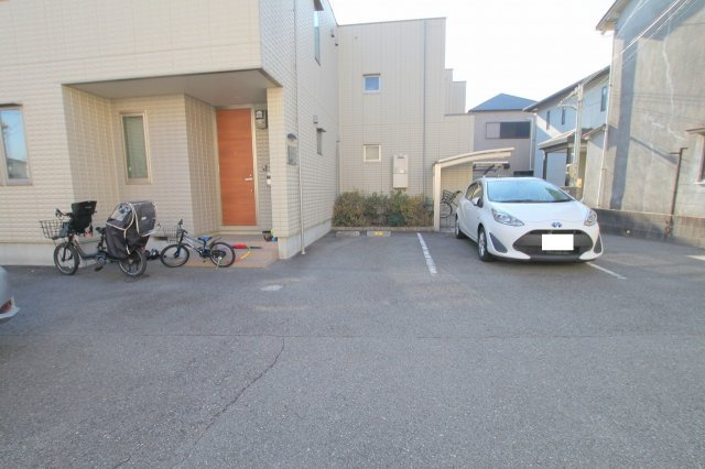 ヘーベルエムズの駐車場|駐車スペースもあります
