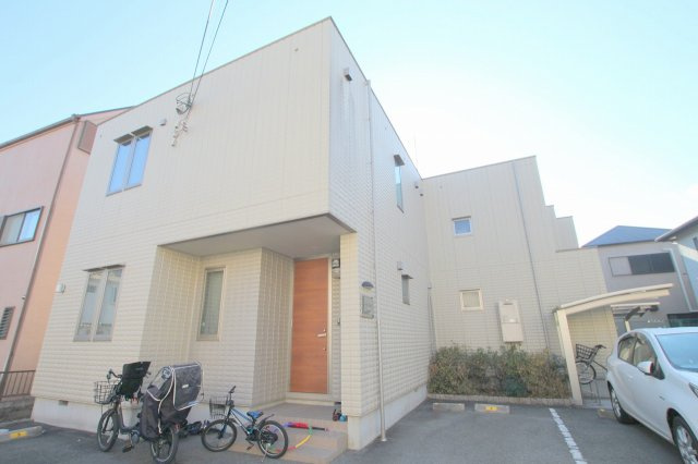 川西市南花屋敷４丁目の賃貸マンション