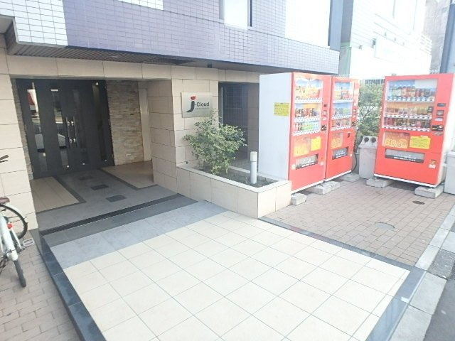 ジェークラウド中野南台のエントランス