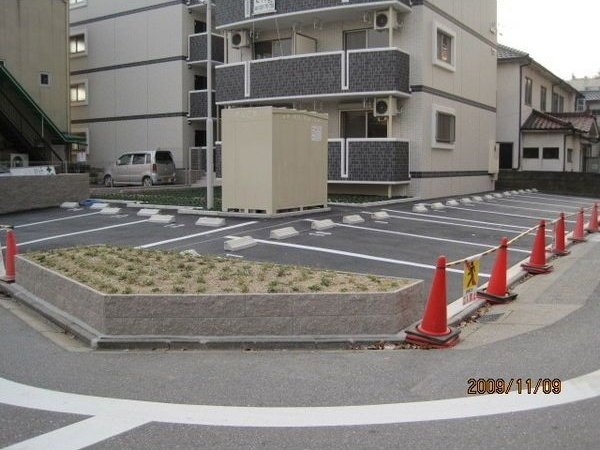 クレインアヴェニューの駐車場