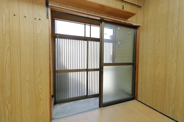 春江町3丁目戸建の玄関