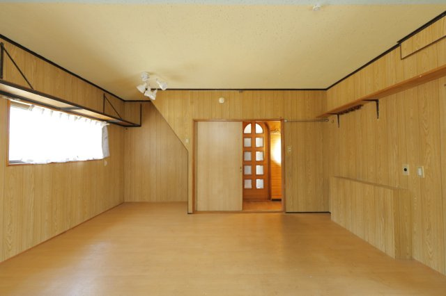 春江町3丁目戸建の居間・リビング