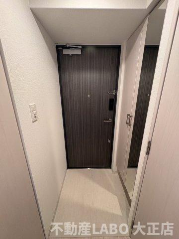 エスリード難波VALOREの玄関