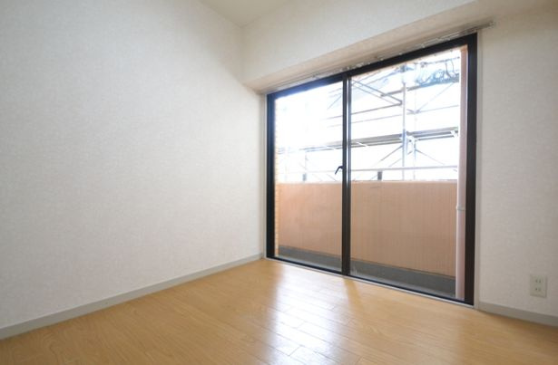 ライオンズプラザお茶の水の居間・リビング|落ち着いて過ごせるお部屋なので、寝室にいかがでしょうか