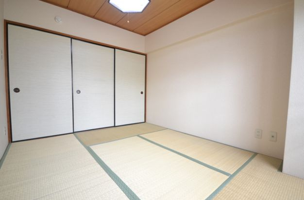 ライオンズプラザお茶の水の寝室|開放的な寝室です