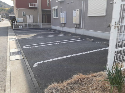 【駐車場】 | ドルフ・アカネＡ | 駐車場があるので、車を買う予定の方も安心です