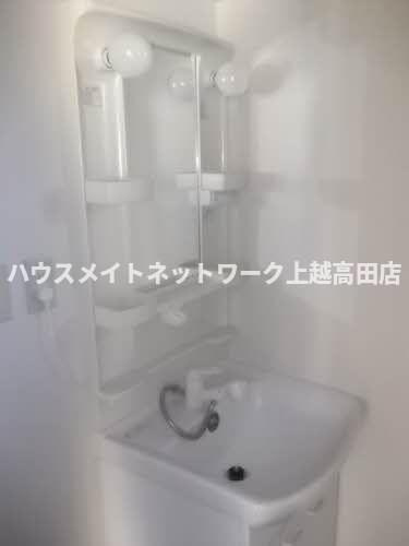 ヴィラクローリスの独立洗面台|洗髪洗面化粧台