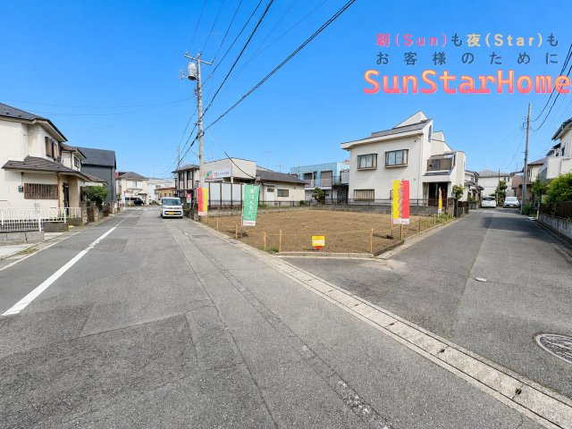 【サンスターホーム現地販売物件】あきる野市小川東1丁目　建築条件なし売地　角地の前面道路含む現地写真