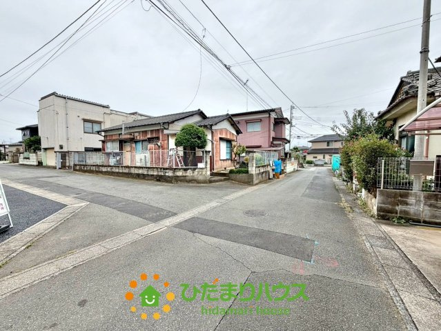 古河市新久田第1　新築一戸建て　02　クレイドルガーデンの前面道路含む現地写真